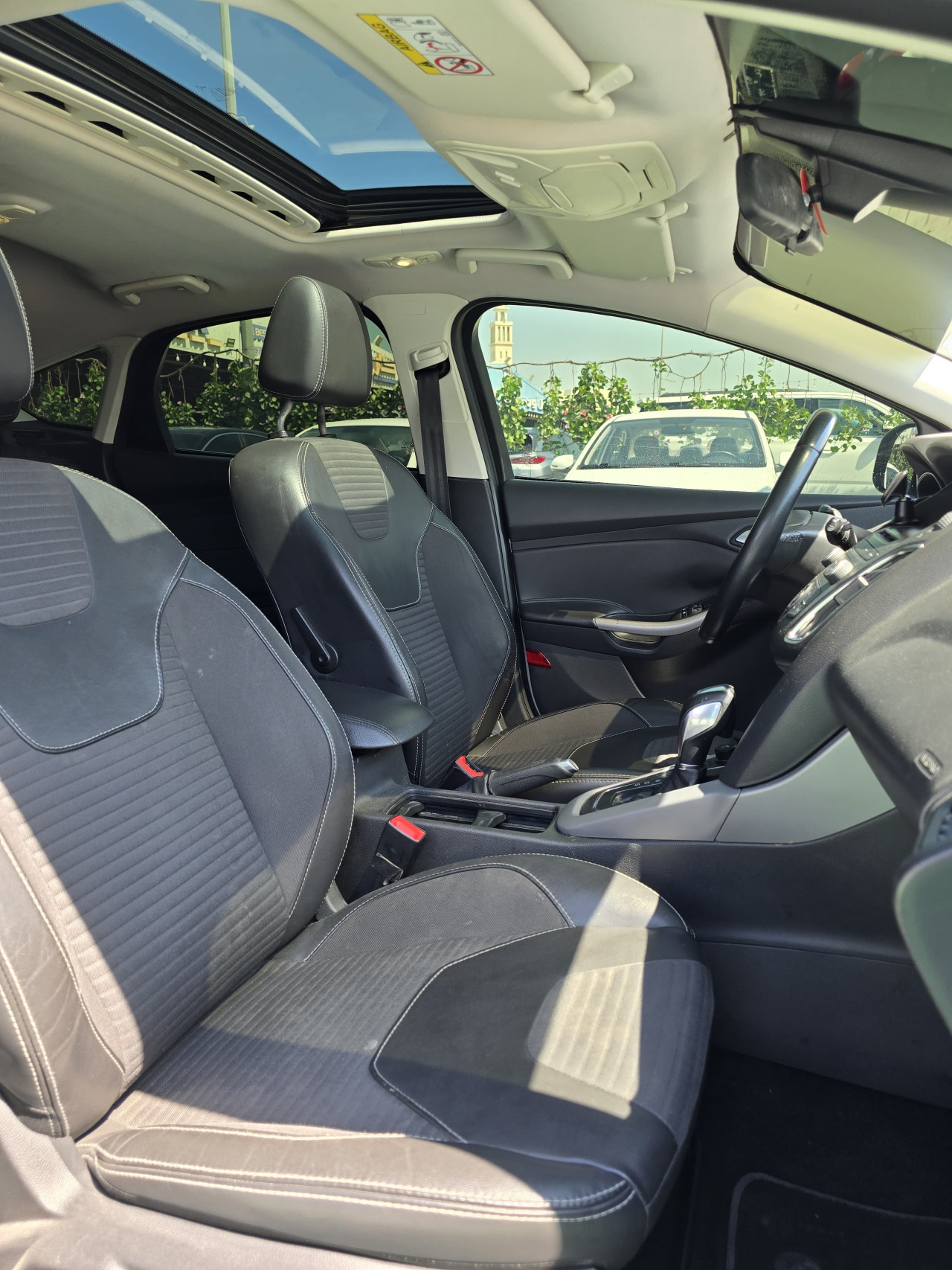 Ford Focus - Image 8