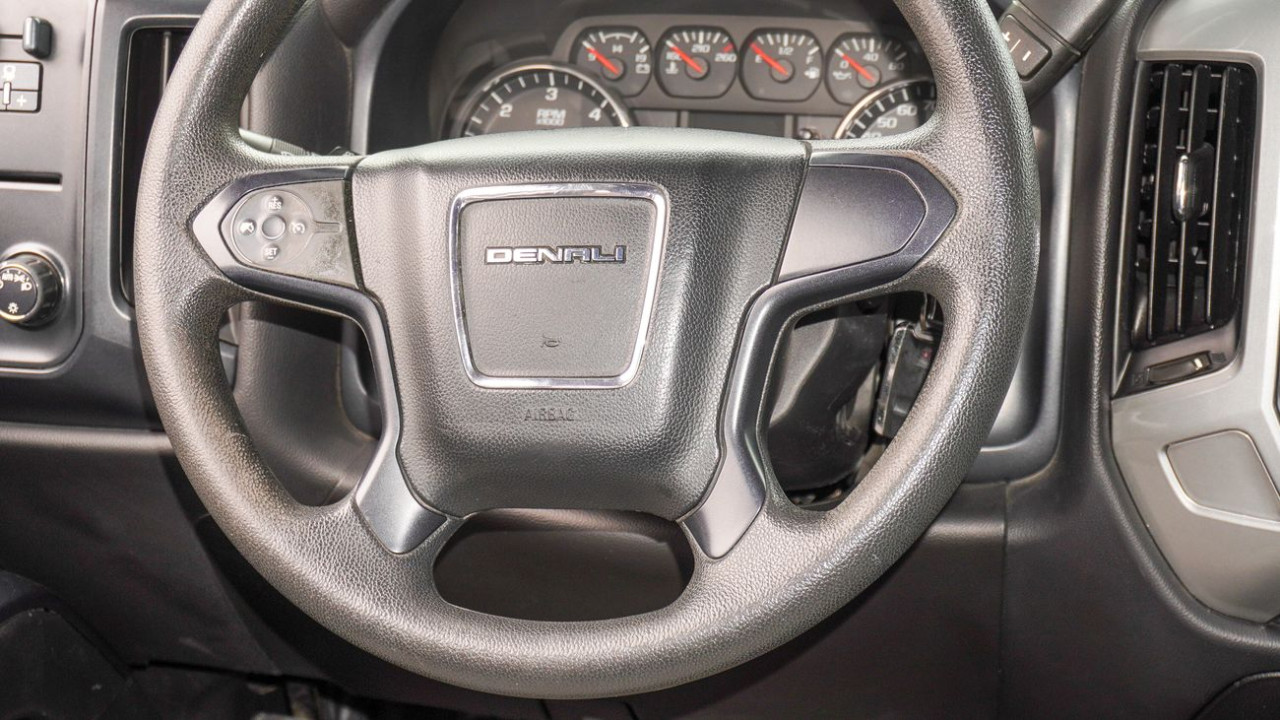GMC Sierra - Image 11
