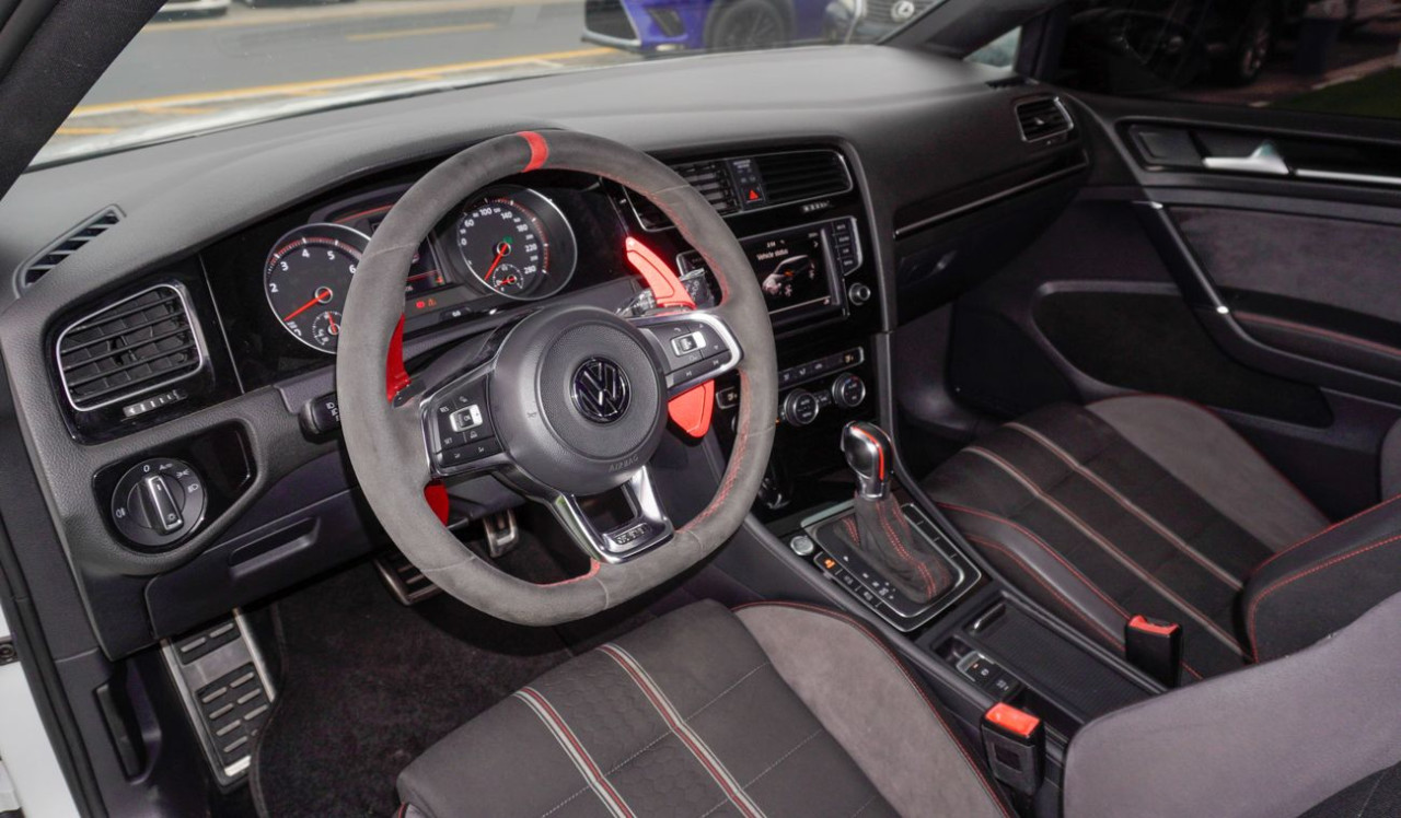Volkswagen Golf - Image 12