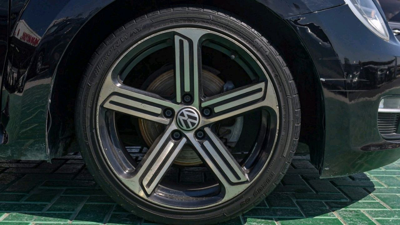Volkswagen Beetle - Image 6