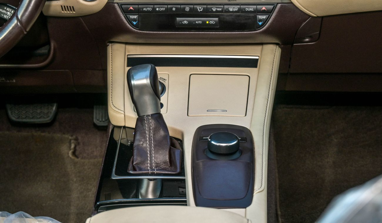 Lexus ES-Series - Image 11