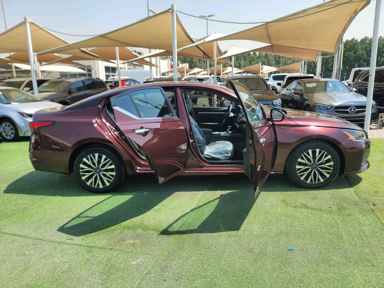 Nissan Altima - Image 10