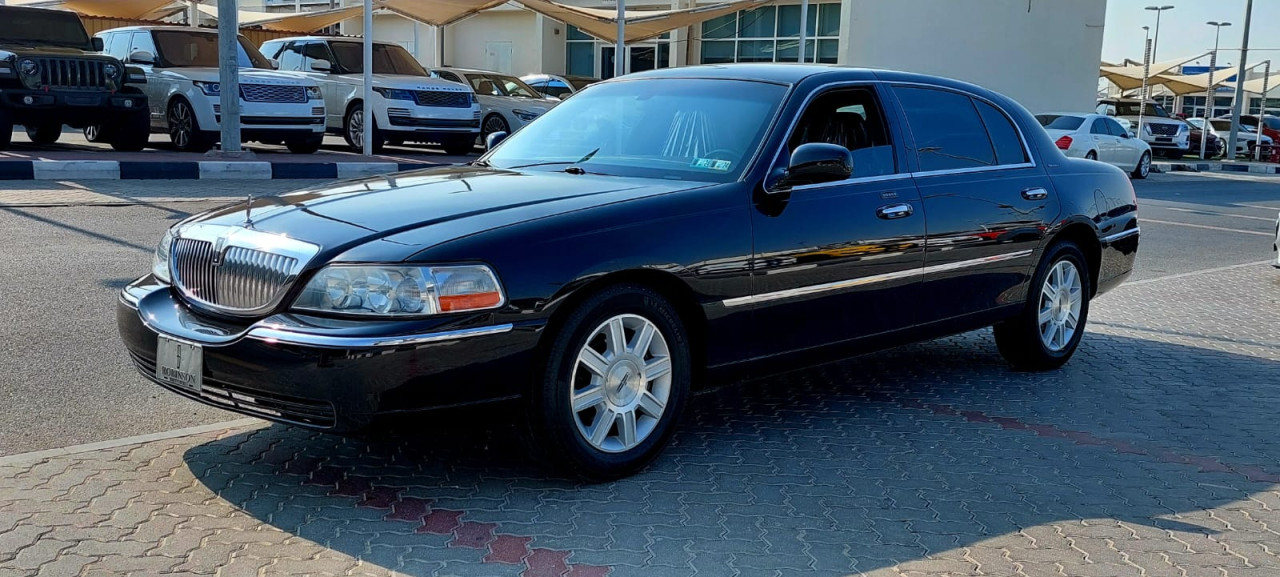 Lincoln Town Car - Image 6