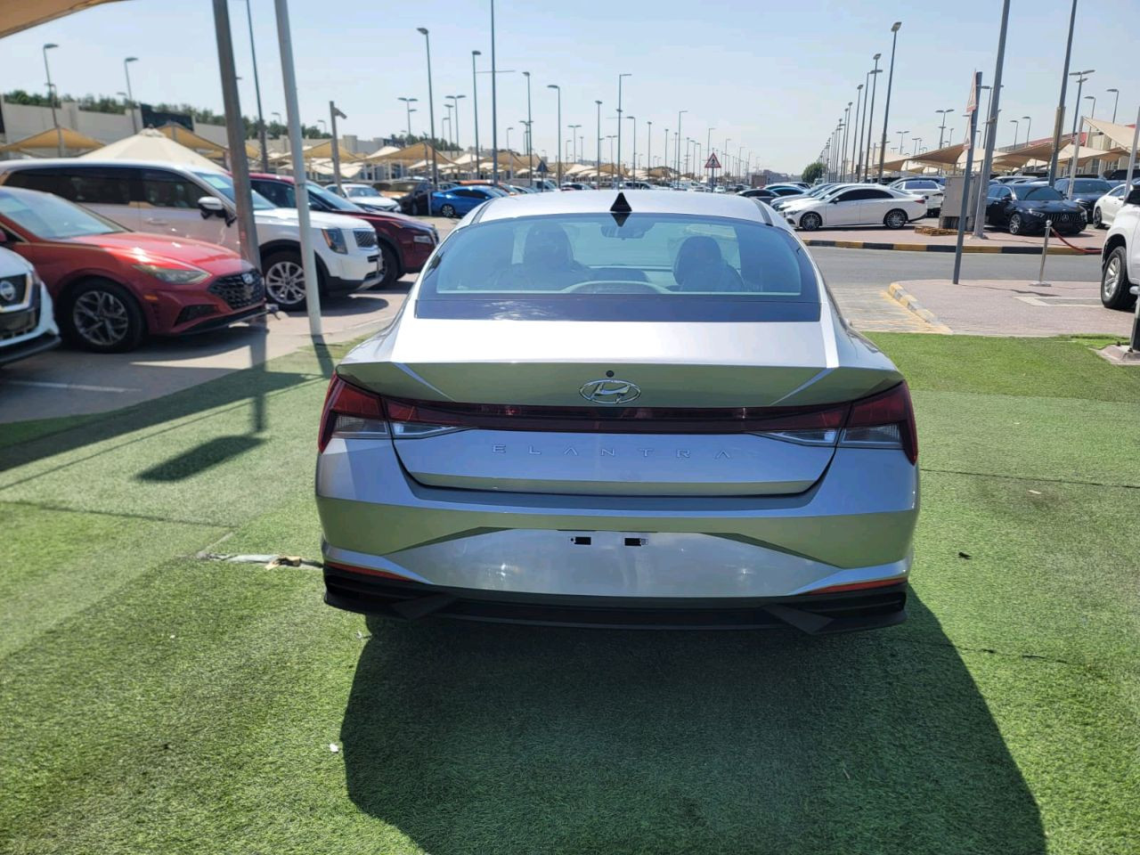 Hyundai Elantra - Image 11