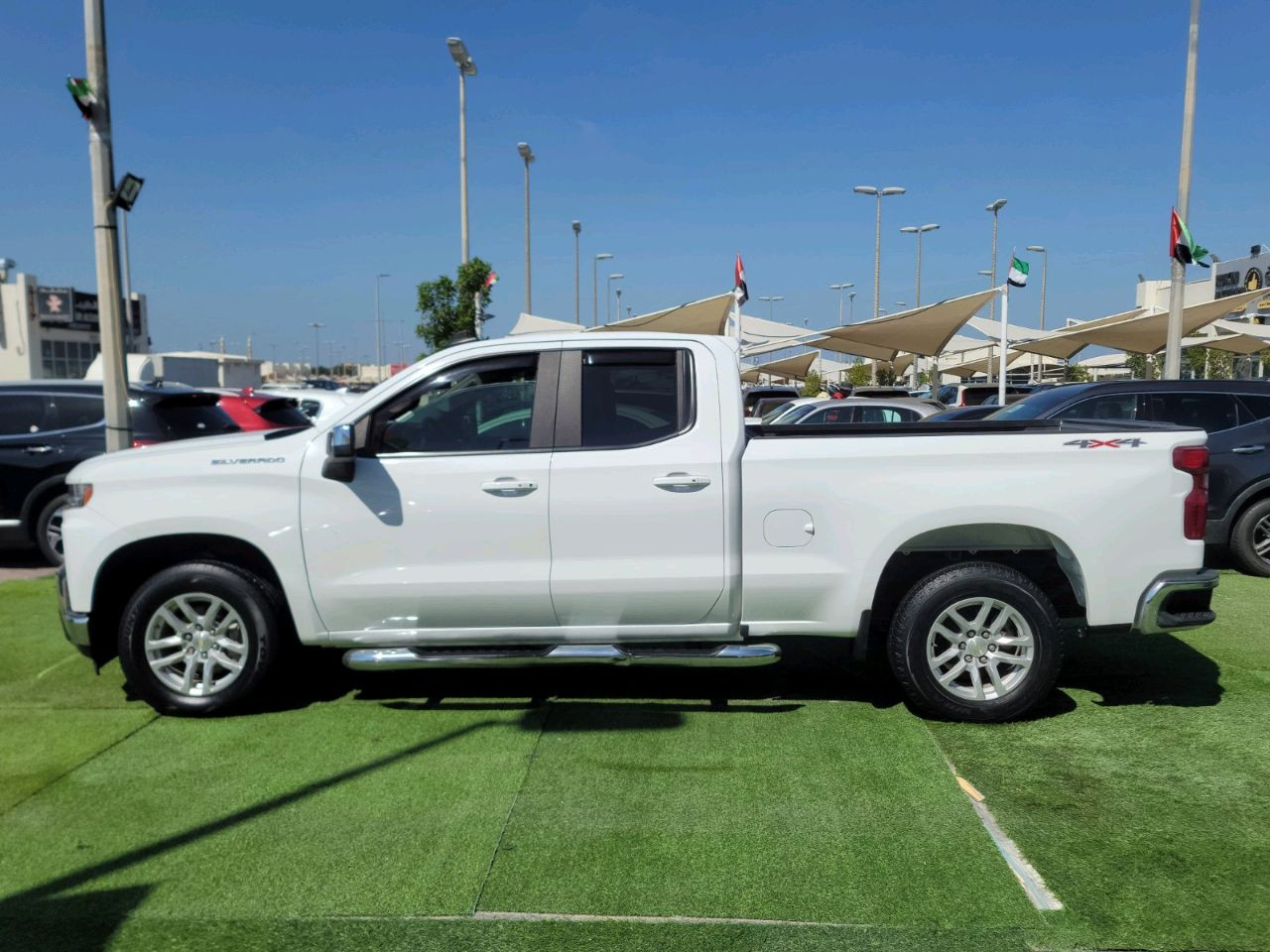 Chevrolet Silverado - Image 12