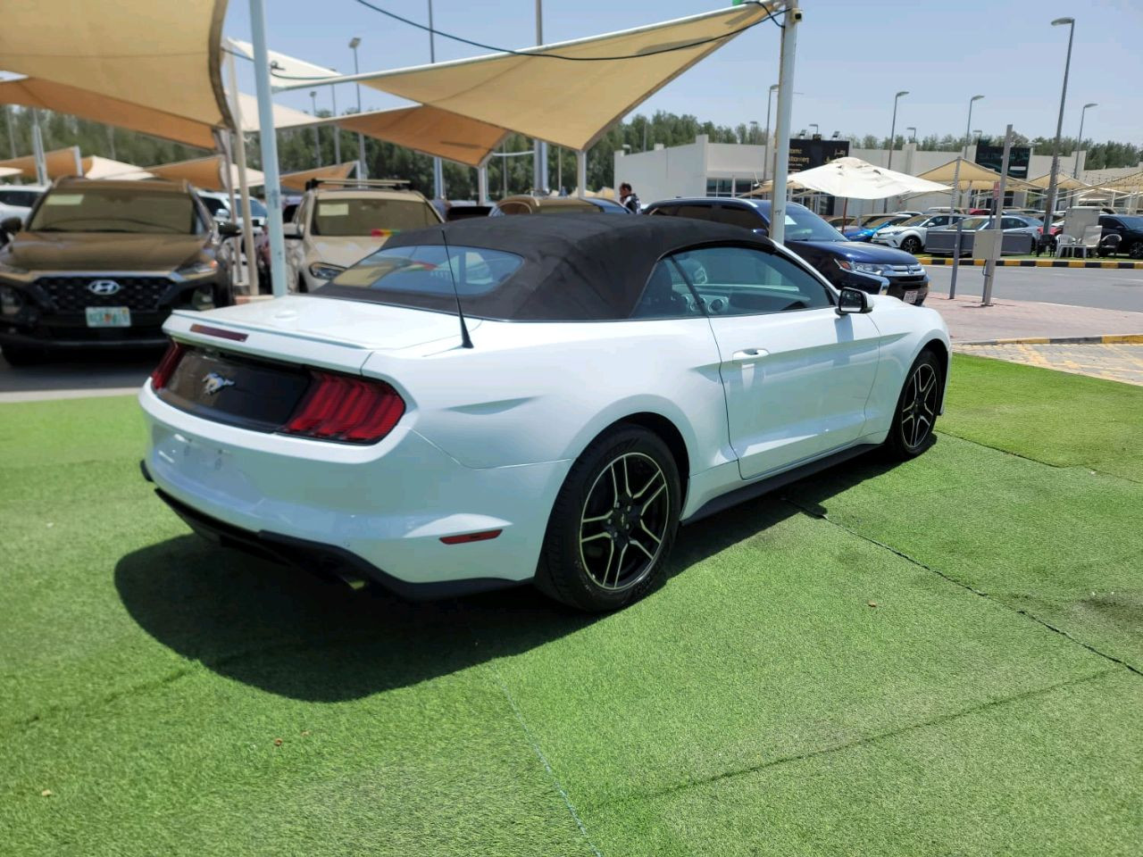 Ford Mustang - Image 12