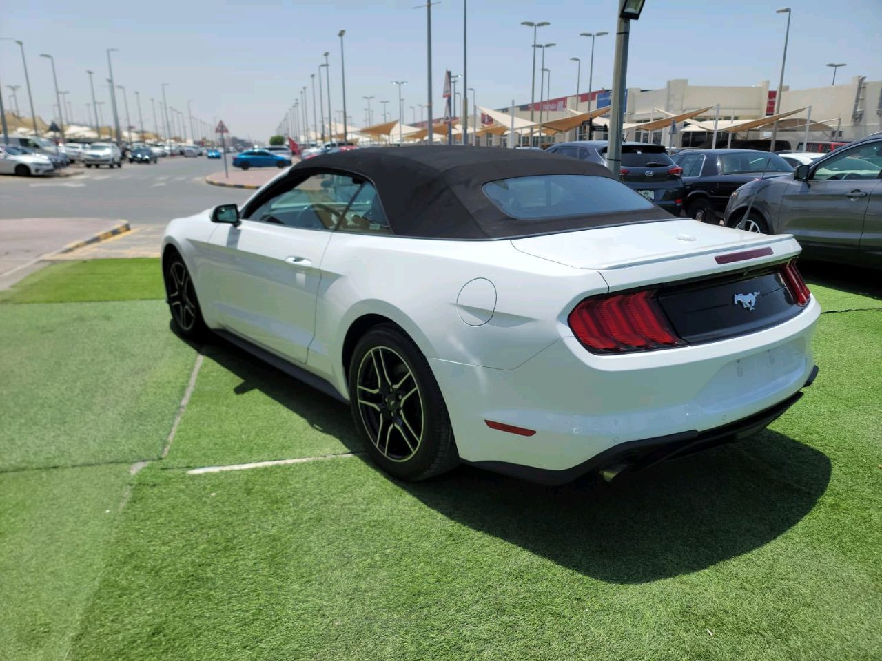 Ford Mustang - Image 5