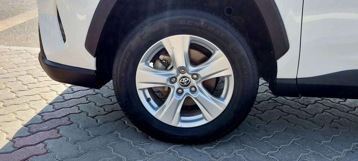 Toyota Rav 4 - Image 12