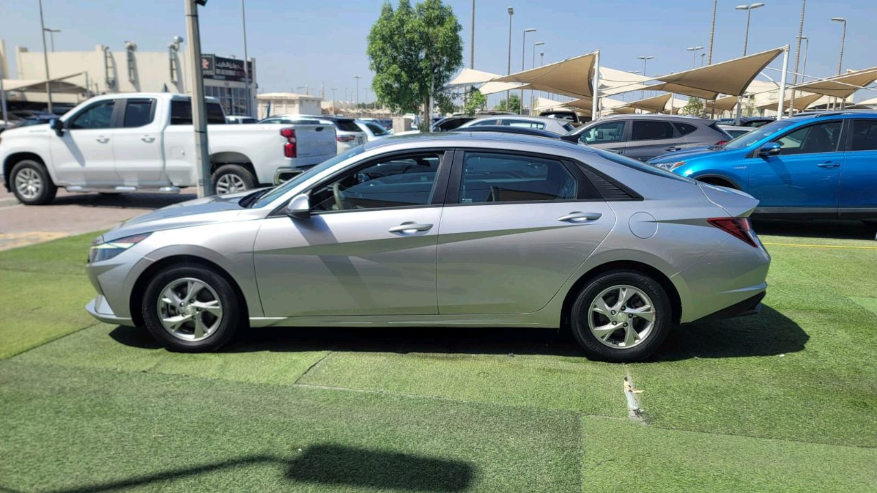 Hyundai Elantra - Image 10