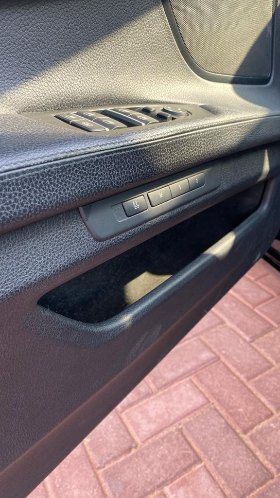 BMW 7-Series - Image 12