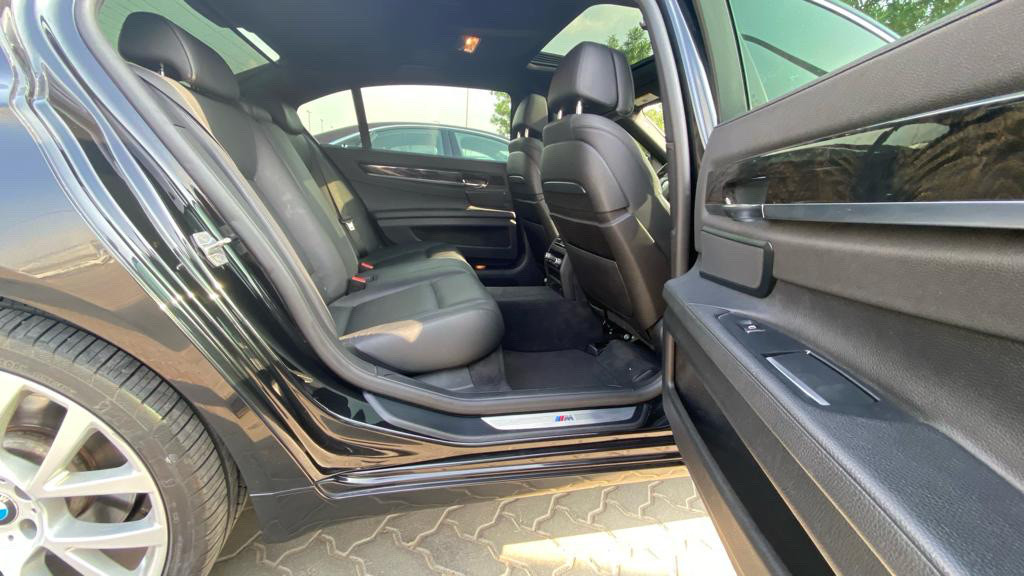 BMW 7-Series - Image 9