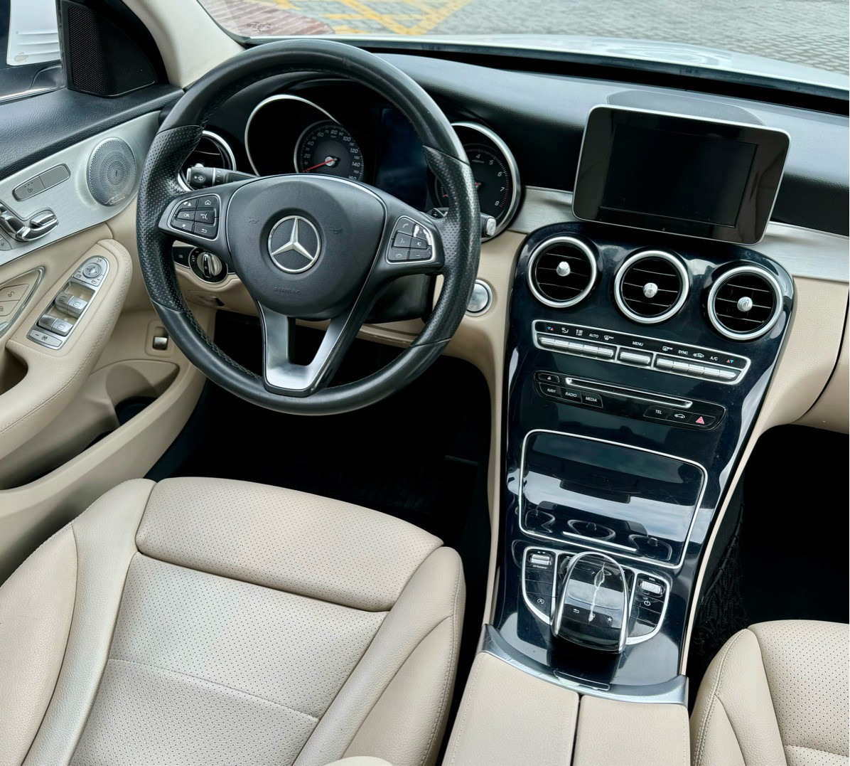 Mercedes Benz C-Class - Image 8