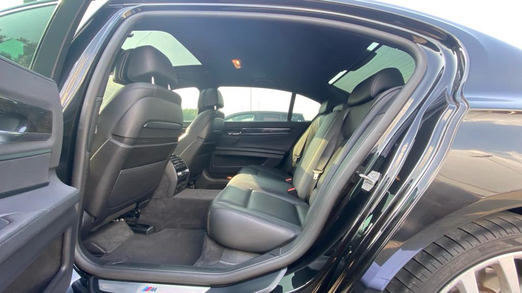 BMW 7-Series - Image 10