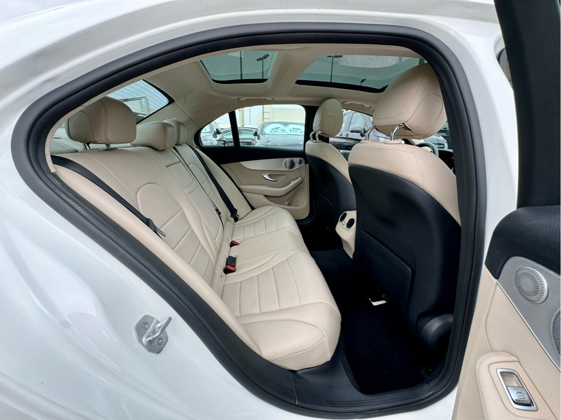 Mercedes Benz C-Class - Image 10