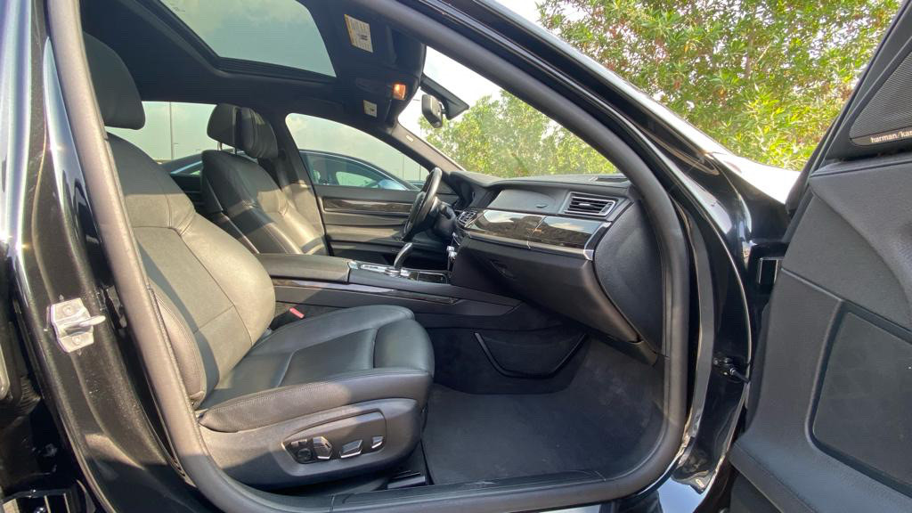 BMW 7-Series - Image 7