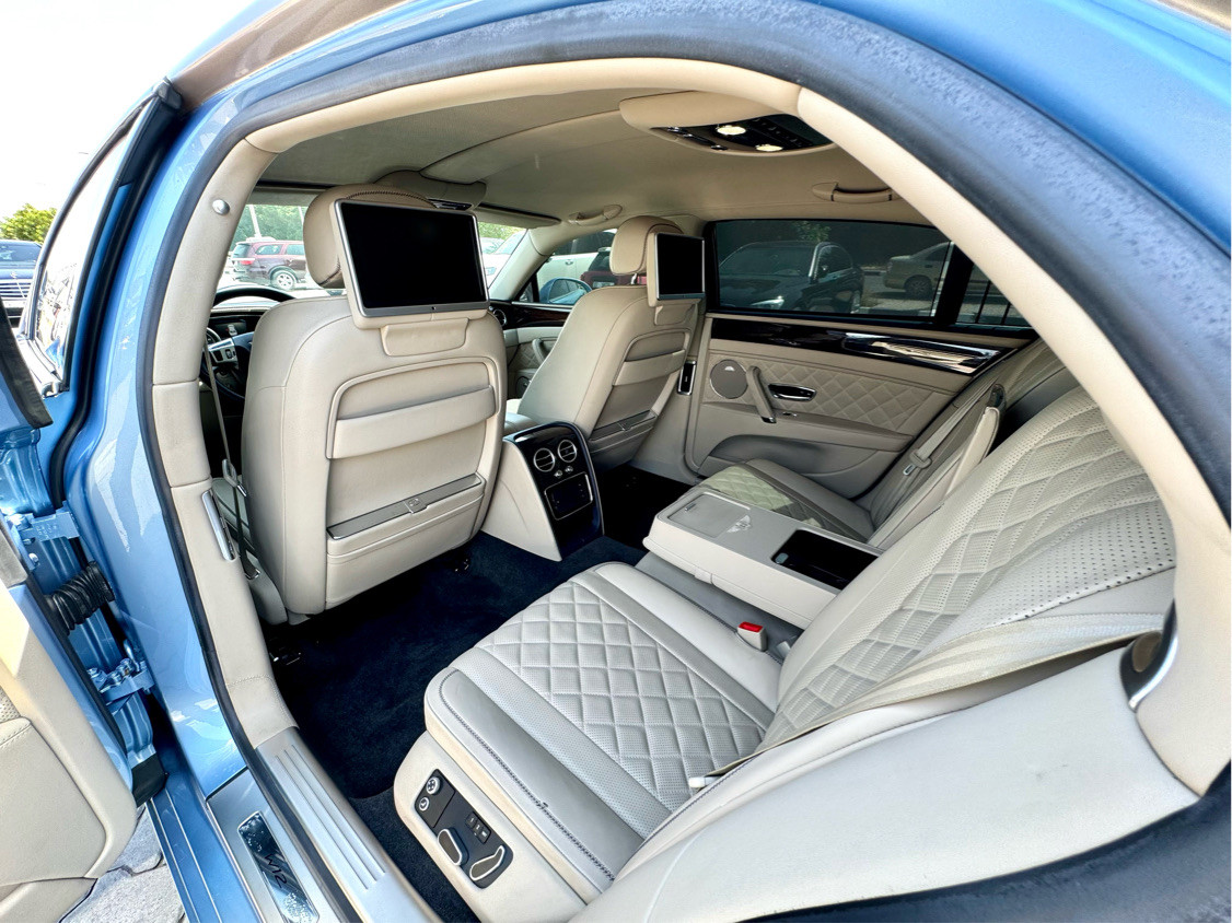 Bentley Continental Flying Spur - Image 8