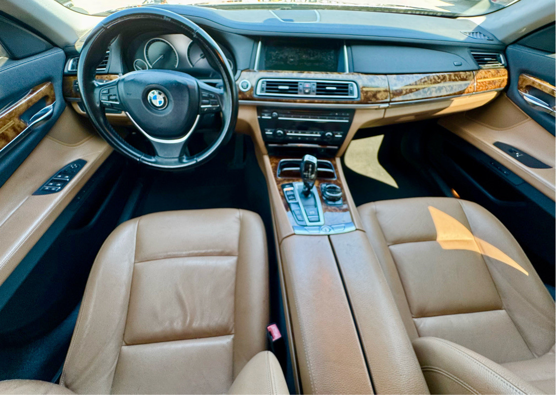 BMW 7-Series - Image 6