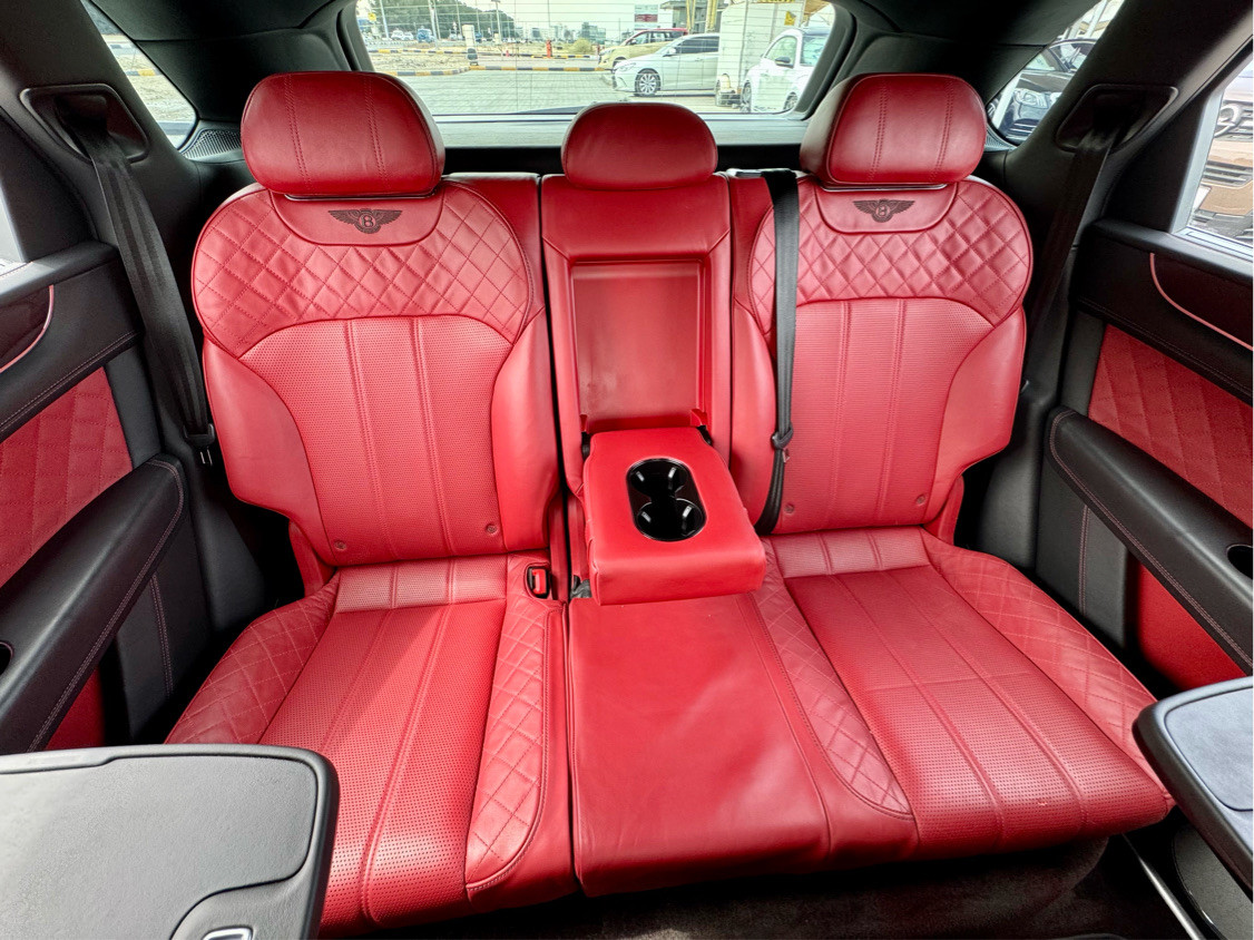 Bentley Bentayga - Image 11