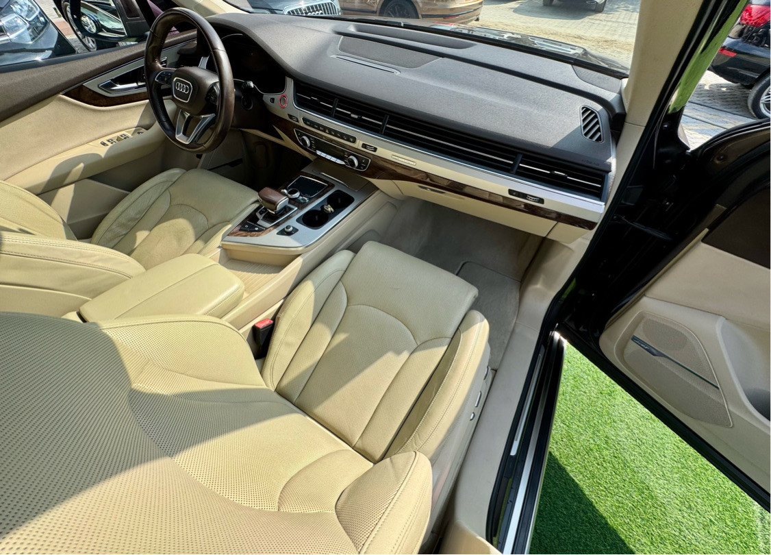 Audi Q7 - Image 10