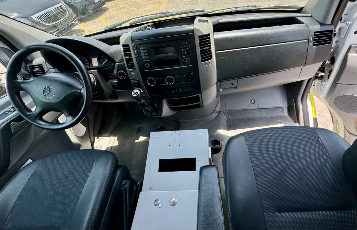 Mercedes Benz Sprinter - Image 12