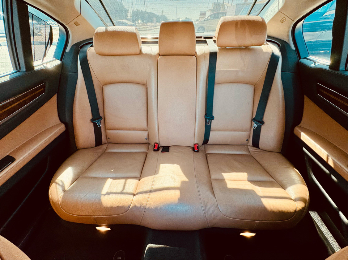 BMW 7-Series - Image 8