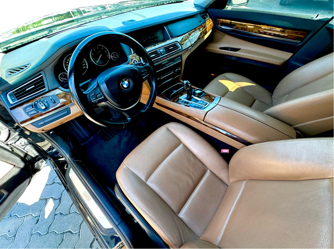 BMW 7-Series - Image 9