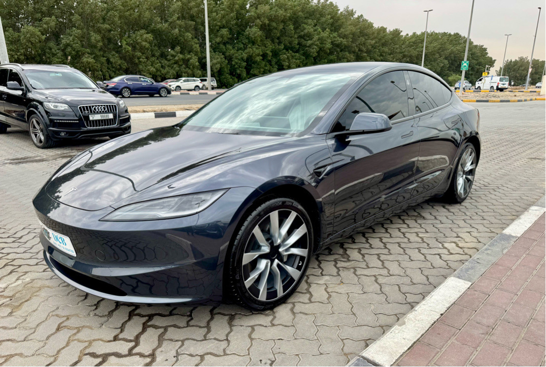 Tesla Model 3 - Image 2