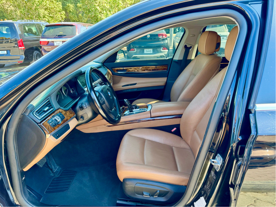 BMW 7-Series - Image 5