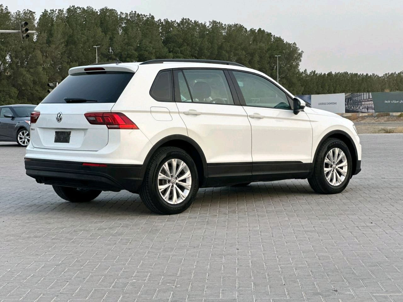 Volkswagen Tiguan - Image 10