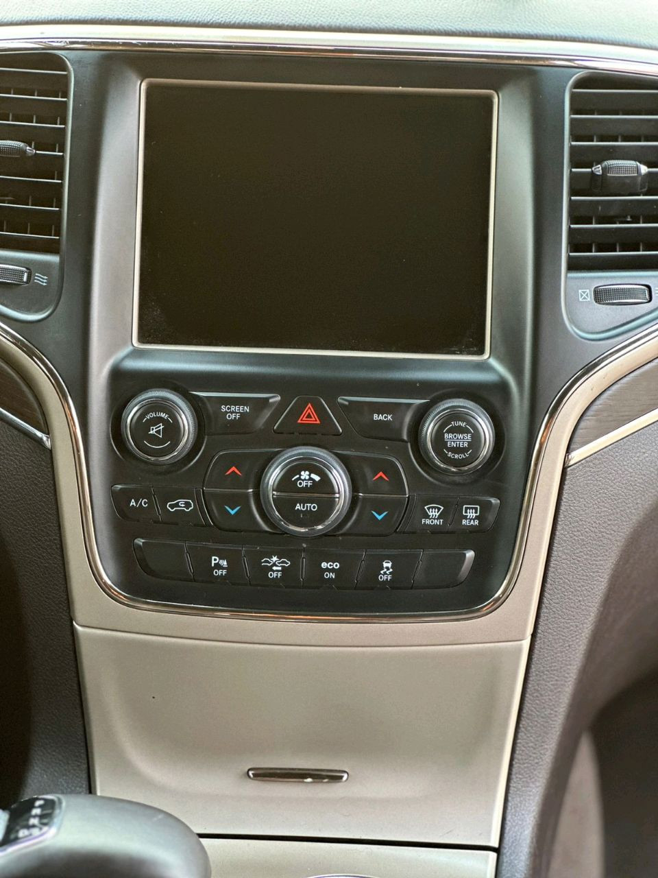 Jeep Grand Cherokee - Image 12