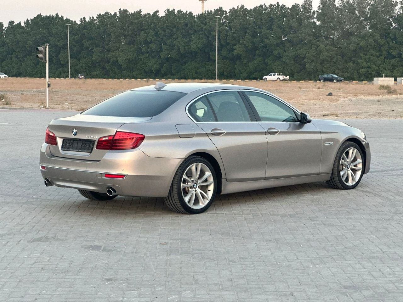BMW 5-Series - Image 4