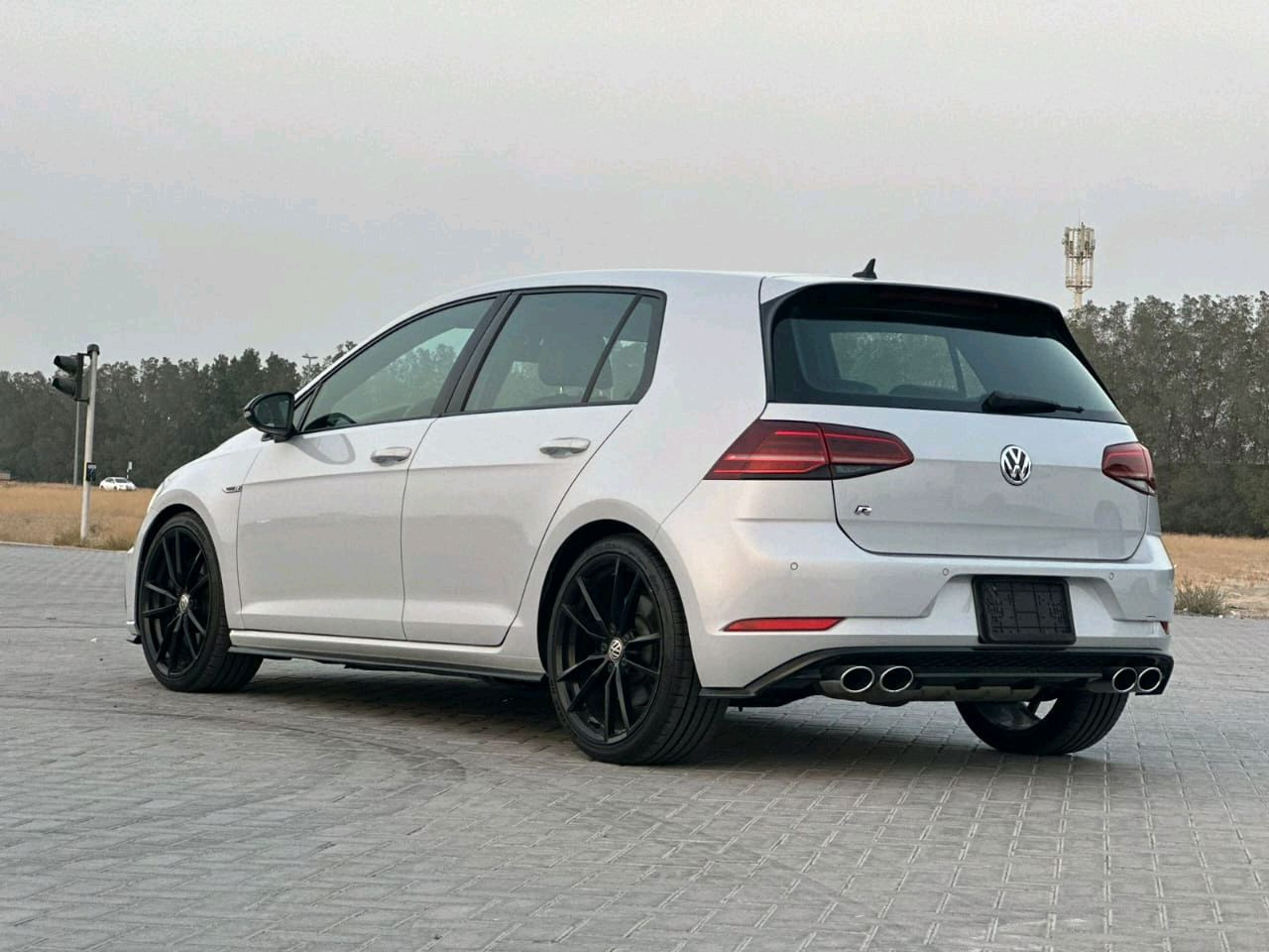 Volkswagen Golf R - Image 10