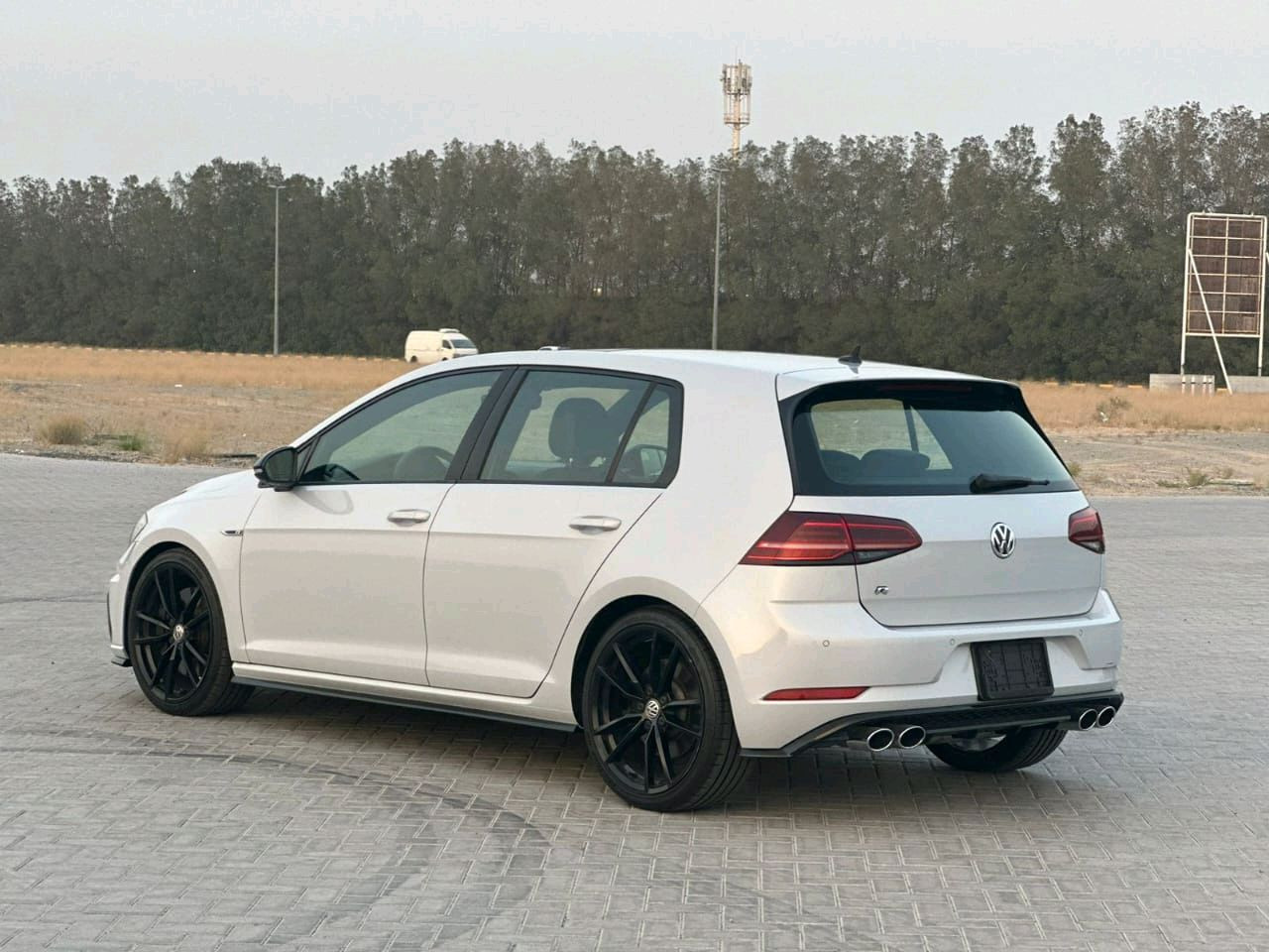 Volkswagen Golf R - Image 14