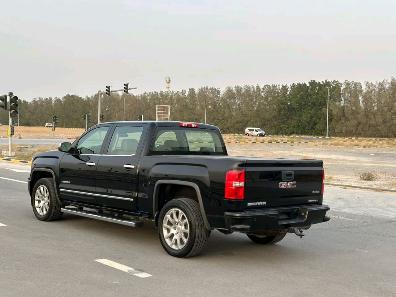 GMC Sierra - Image 4