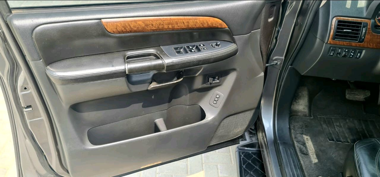 Nissan Armada - Image 10