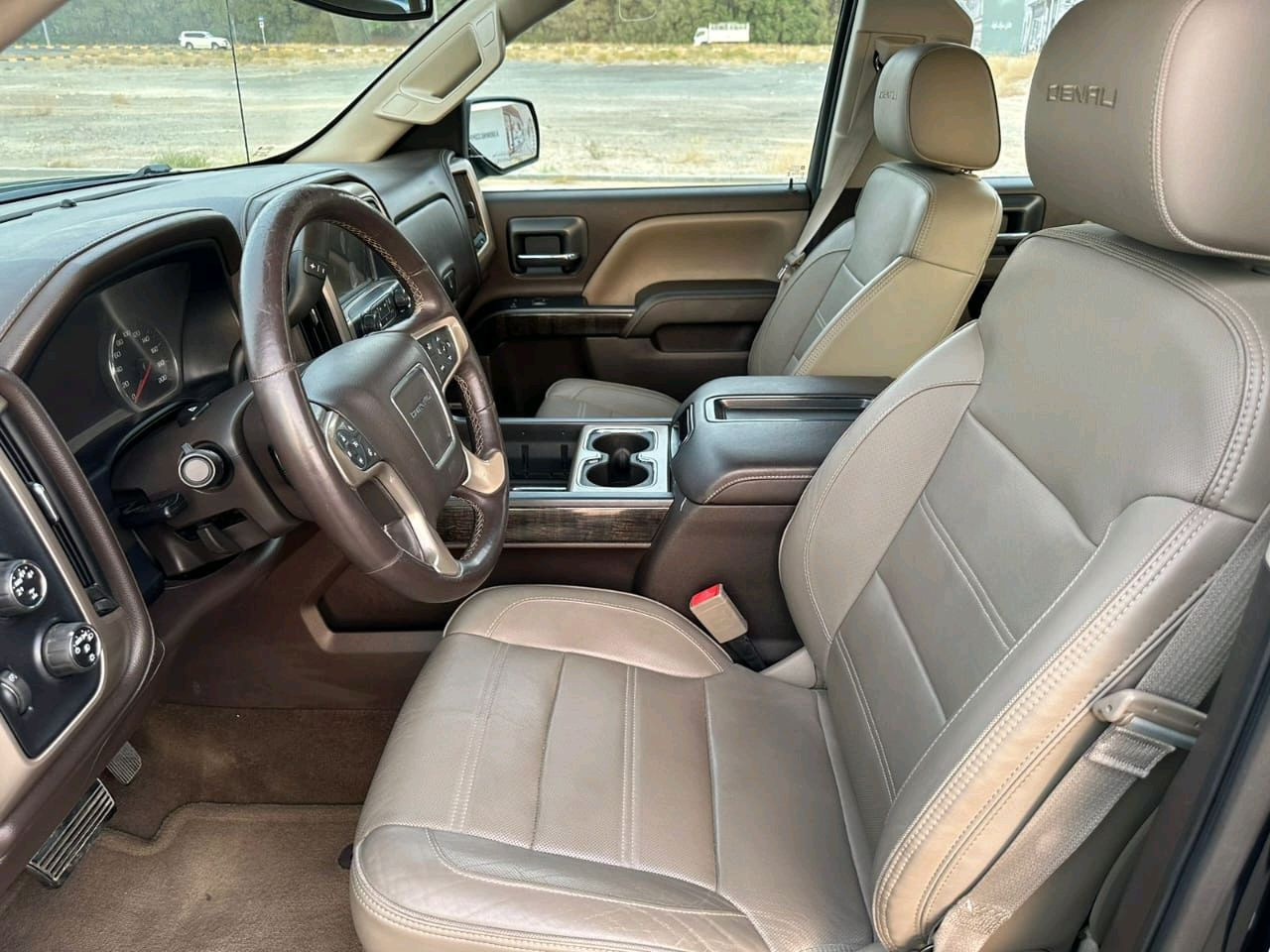GMC Sierra - Image 10