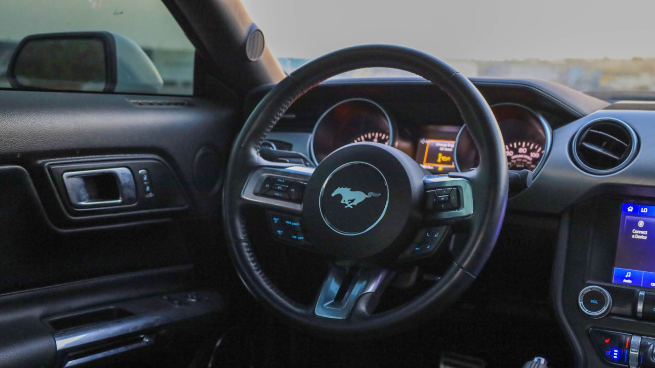 Ford Mustang - Image 11