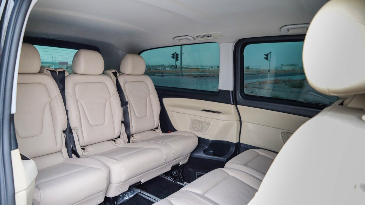 Mercedes Benz V250 - Image 12
