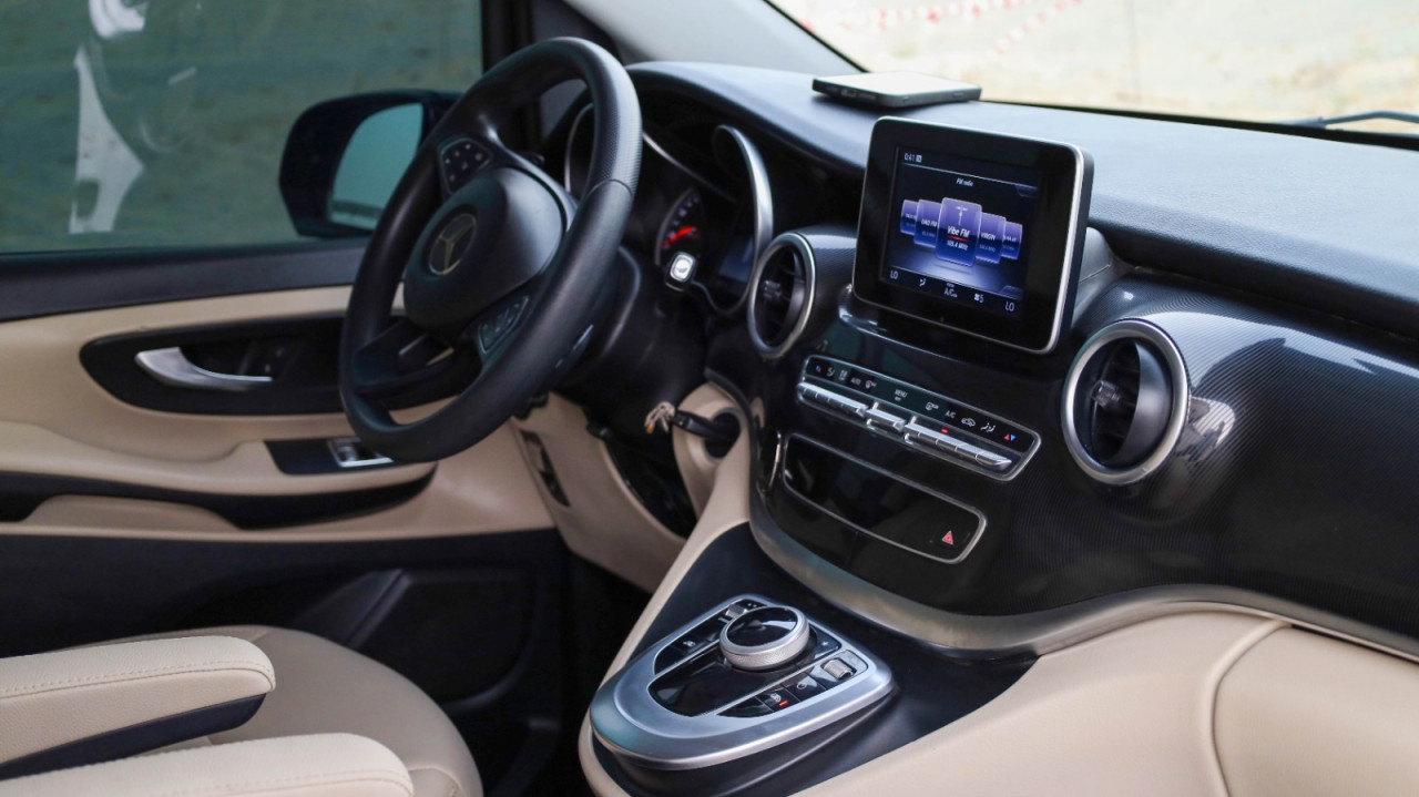 Mercedes Benz V250 - Image 11