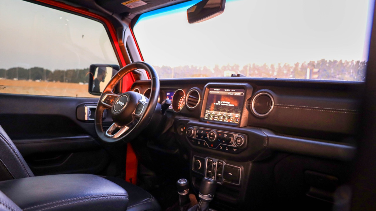 Jeep Sahara - Image 12