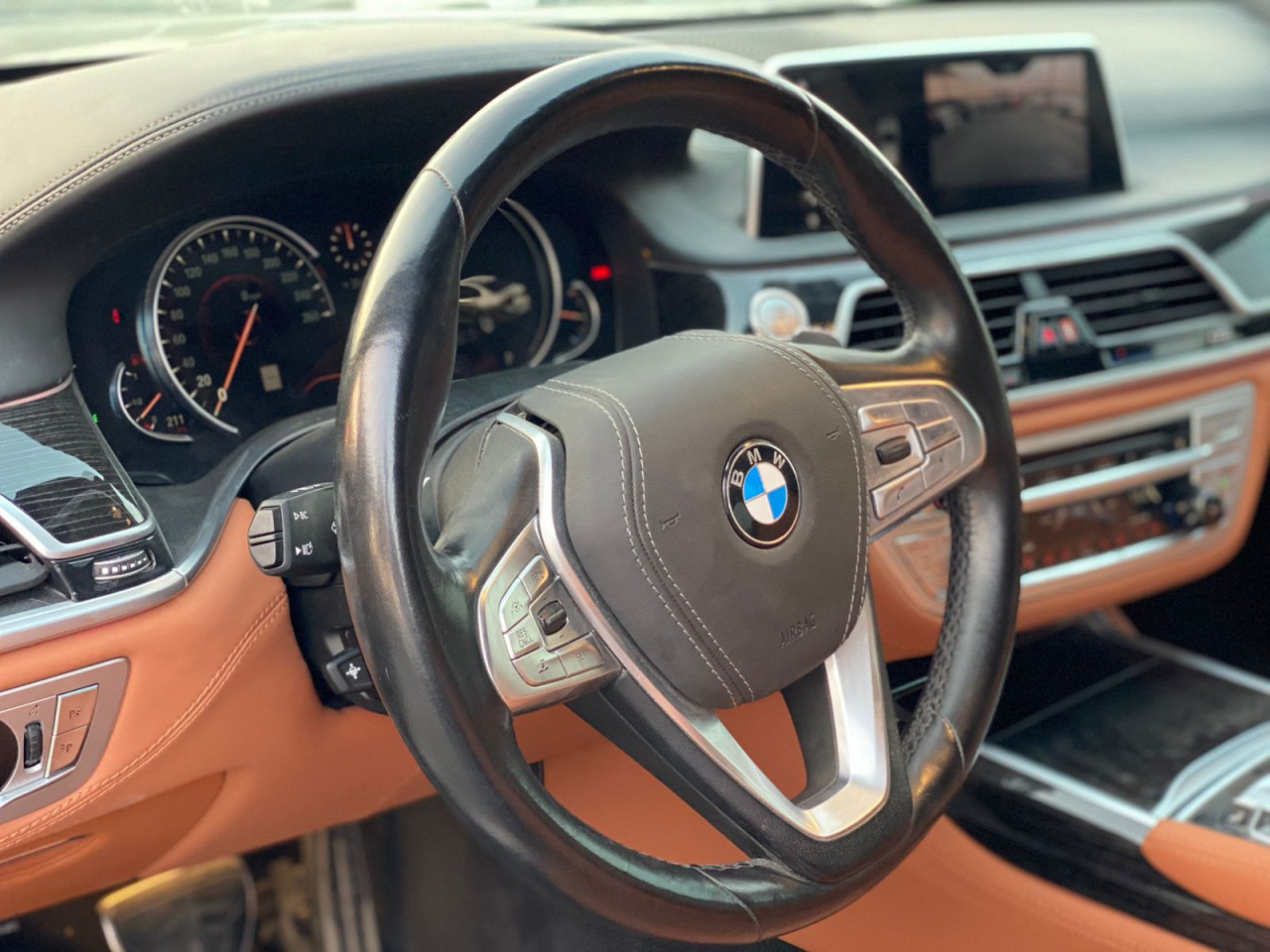 BMW 7-Series - Image 9
