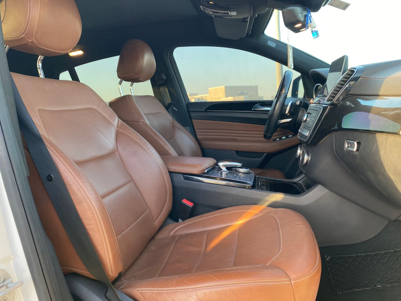 Mercedes Benz GLE SUV - Image 11