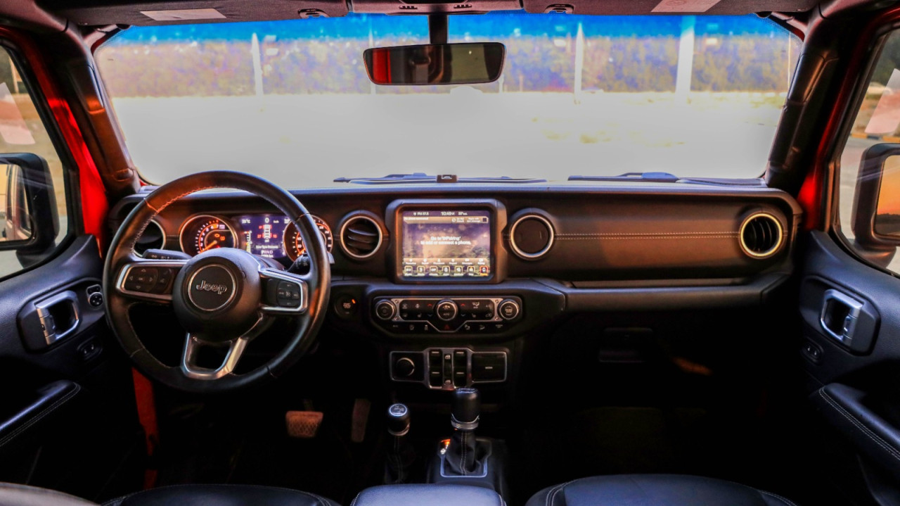Jeep Sahara - Image 11