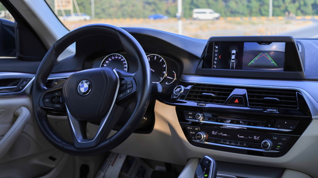 BMW 5-Series - Image 9