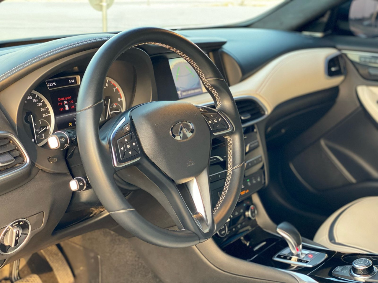 Infiniti Q30 - Image 8
