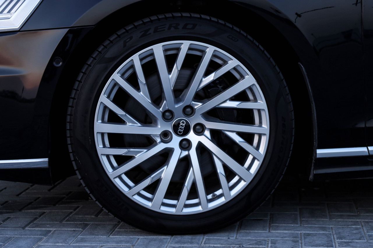 Audi A8 - Image 10