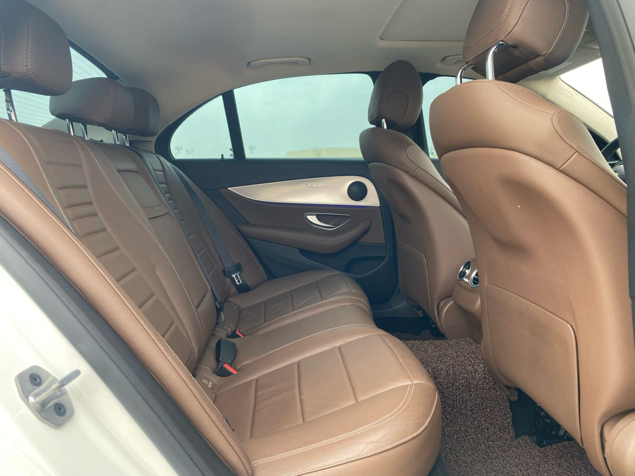 Mercedes Benz E-Class - Image 10