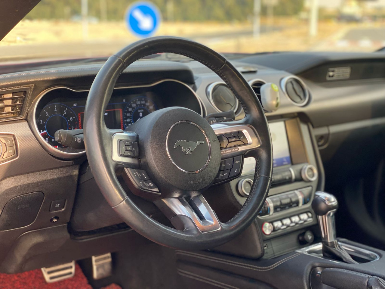 Ford Mustang - Image 8