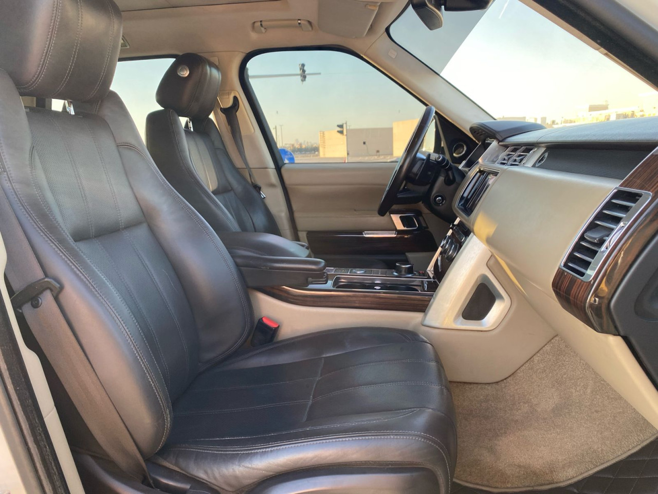 Land Rover LR4 - Image 11