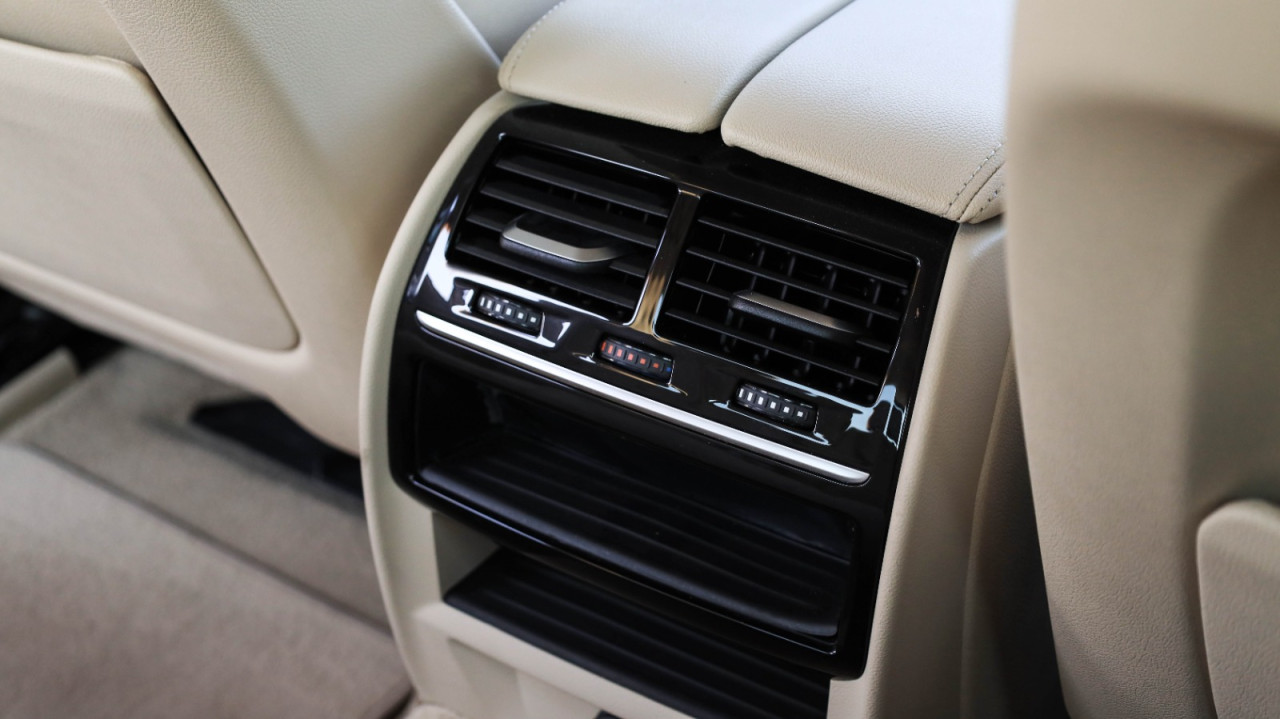 BMW 5-Series - Image 12